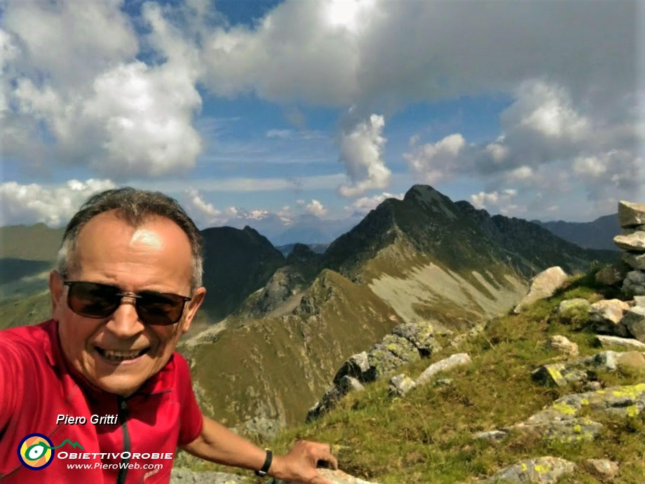 48 In vetta al Monte Valegino (2415 m) con vista su Cima Cadelle (2483 m).jpg